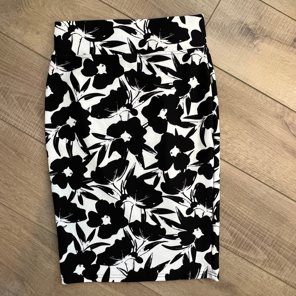 Classic Concepts Pencil Skirt Womens Small Black White Floral High Waist Midi